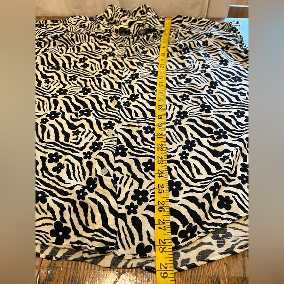 C BY ONE – Zebra & Floral Print Blouse – Approx. Size 2X - Picture 6 of 8